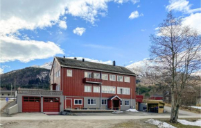Pet Friendly Apartment In Tresfjord With Wifi